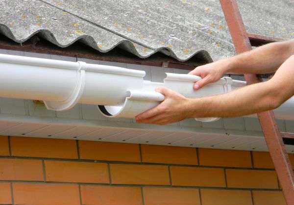 Gutter Hanging in Wilson